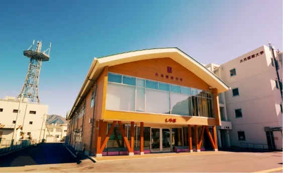 大月短期大学校舎の外観
