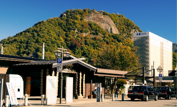 駅徒歩5分。生活に必要なすべてが、歩ける距離に。「クルマなし」でも充実する、私のキャンパスライフ。